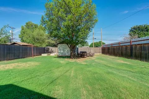 Exterior - 811 Borger St, Plainview, TX 79072 photo 5 of 6