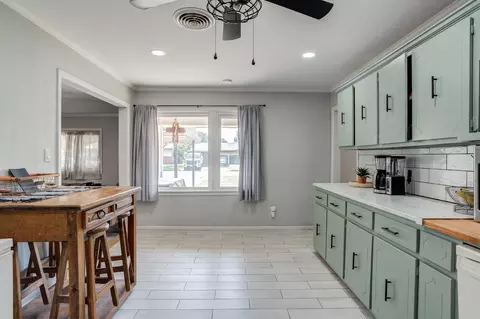 Kitchen - 811 Borger St, Plainview, TX 79072 photo 6 of 6