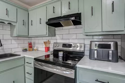 Kitchen - 811 Borger St, Plainview, TX 79072 photo 5 of 6
