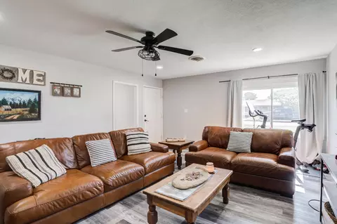Living - 811 Borger St, Plainview, TX 79072 photo 5 of 5
