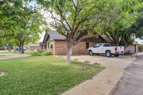 902 Jefferson St, Plainview, TX 79072 photo 11