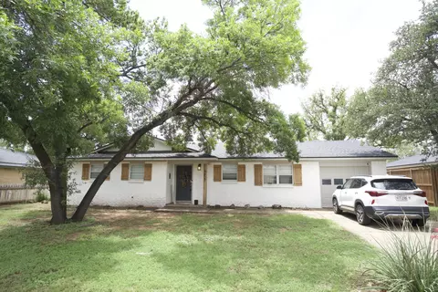 4827 7th St, Lubbock, TX 79416