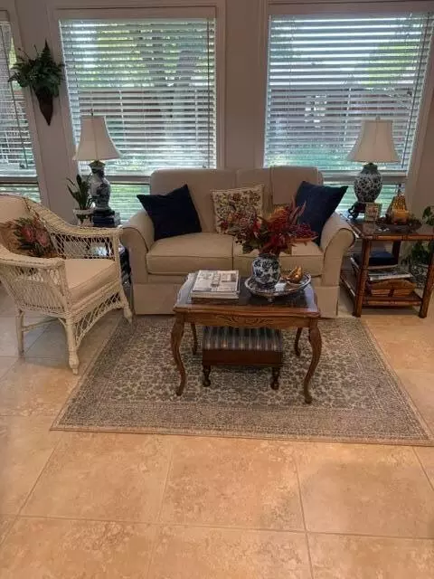 Living - 203 N Navasota Dr, Plainview, TX 79072 photo 1 of 4