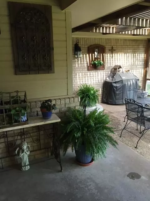 Exterior - 203 N Navasota Dr, Plainview, TX 79072 photo 5 of 9