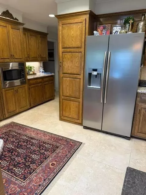 Kitchen - 203 N Navasota Dr, Plainview, TX 79072 photo 3 of 7