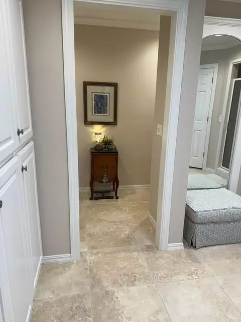 Entry Way - 203 N Navasota Dr, Plainview, TX 79072 photo 2 of 5