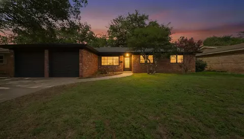 3010 69th St, Lubbock, TX 79413