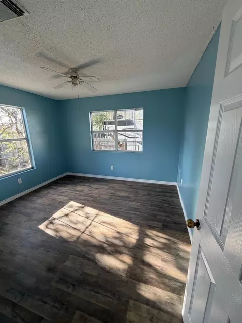 Bedroom - 911 N Date St, Plainview, TX 79072 photo 3 of 4