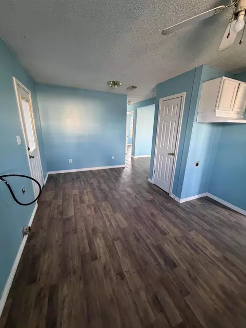Entry Way - 911 N Date St, Plainview, TX 79072 photo 2 of 2