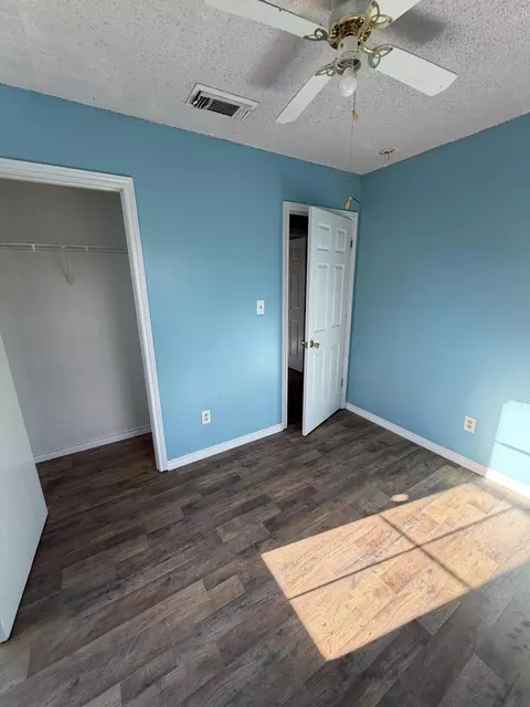Bedroom - 911 N Date St, Plainview, TX 79072 photo 2 of 4