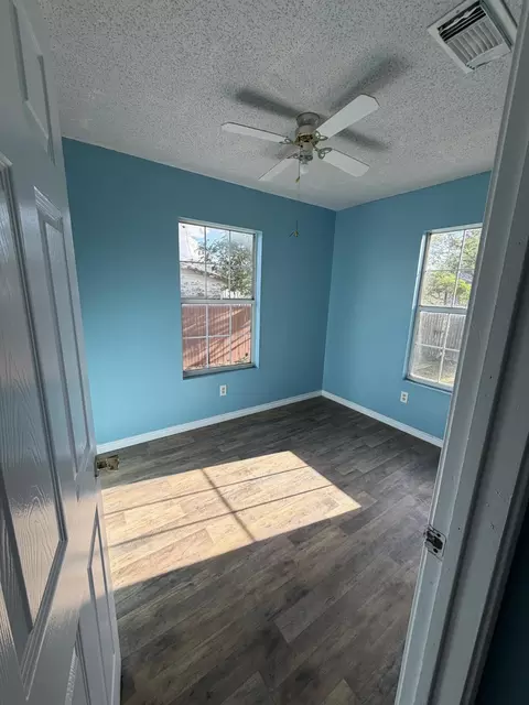 Bedroom - 911 N Date St, Plainview, TX 79072 photo 1 of 4