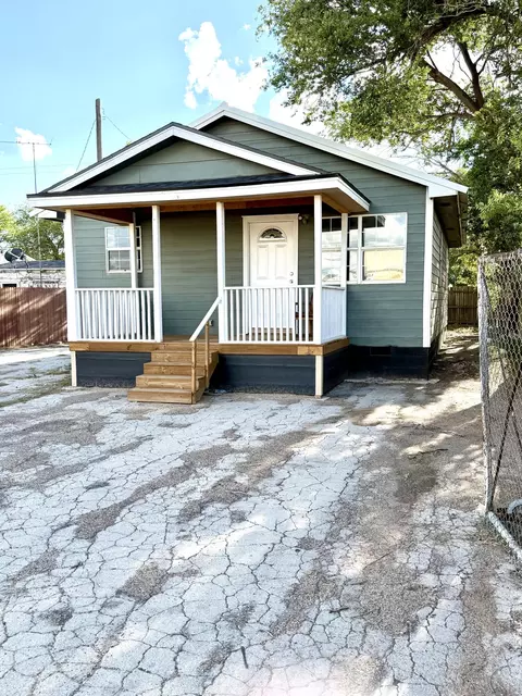 Exterior - 911 N Date St, Plainview, TX 79072 photo 1 of 3