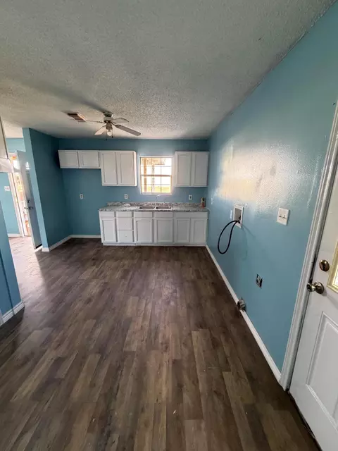 Kitchen - 911 N Date St, Plainview, TX 79072 photo 1 of 2