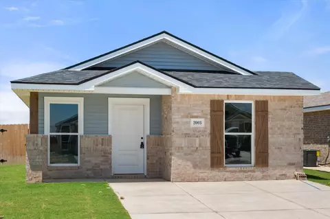 2003 Tractor Ave, Wolfforth, TX 79382