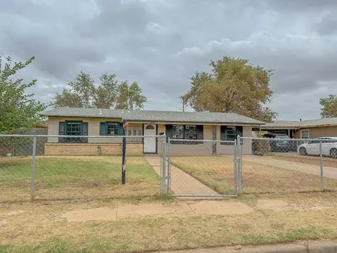2722 E 9th St, Lubbock, TX 79403