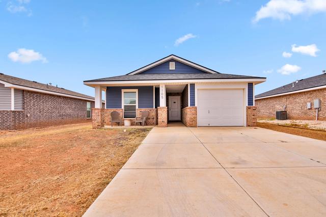 1105 E 21st St, Wolfforth, TX 79382