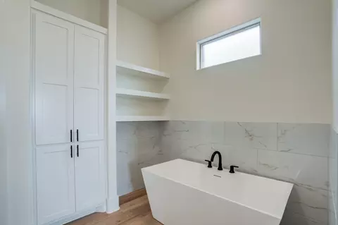 Bath - 3422 141st St, Lubbock, TX 79423 photo 4 of 10
