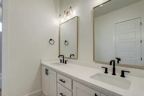 Bath - 3422 141st St, Lubbock, TX 79423 photo 7 of 10