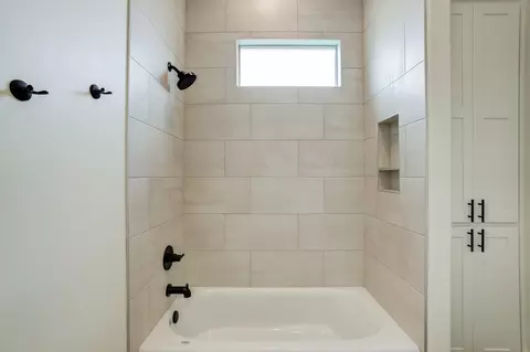 Bath - 3422 141st St, Lubbock, TX 79423 photo 8 of 10