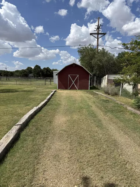 Exterior - 7204 W Us Highway 70 Rd, Plainview, TX 79072 photo 8 of 11