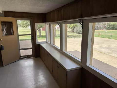 Exterior - 7204 W Us Highway 70 Rd, Plainview, TX 79072 photo 6 of 11