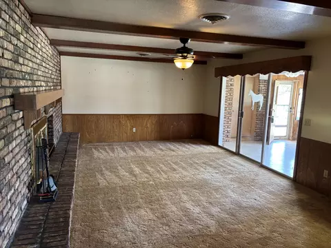 Living - 7204 W Us Highway 70 Rd, Plainview, TX 79072 photo 1 of 4