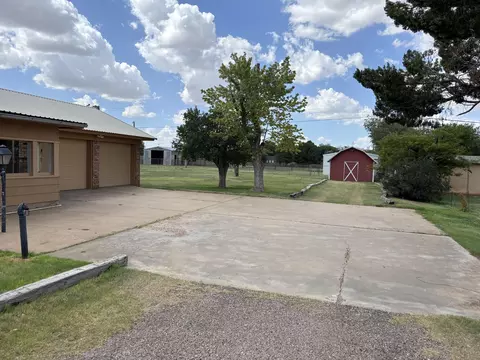 Exterior - 7204 W Us Highway 70 Rd, Plainview, TX 79072 photo 4 of 11
