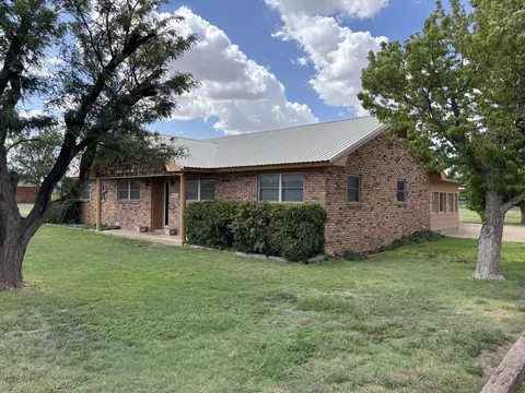 Exterior - 7204 W Us Highway 70 Rd, Plainview, TX 79072 photo 3 of 11