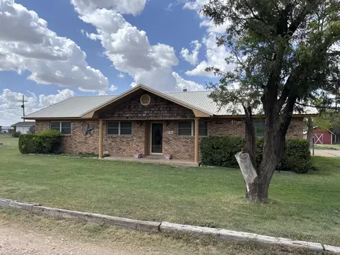 Exterior - 7204 W Us Highway 70 Rd, Plainview, TX 79072 photo 2 of 11
