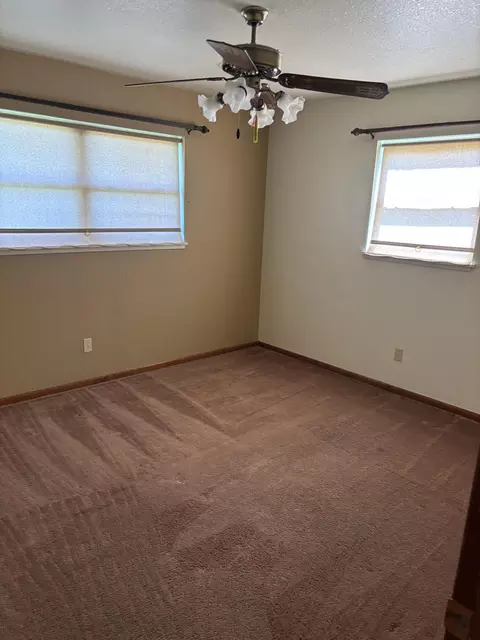 Bedroom - 7204 W Us Highway 70 Rd, Plainview, TX 79072 photo 2 of 3