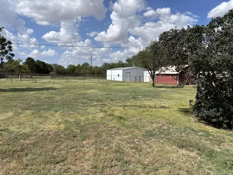 Exterior - 7204 W Us Highway 70 Rd, Plainview, TX 79072 photo 10 of 11