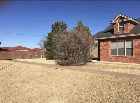 Exterior - 101 SE 6th St, Plainview, TX 79072 photo 3 of 7