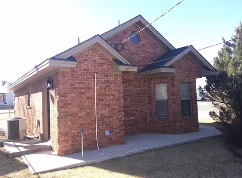 Exterior - 101 SE 6th St, Plainview, TX 79072 photo 2 of 7