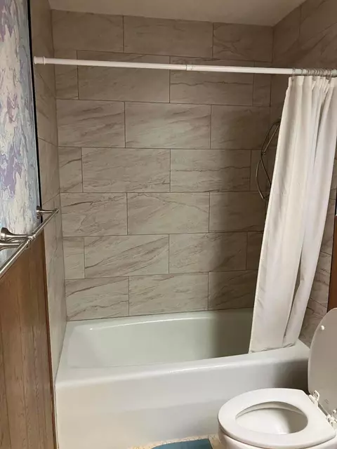 Bath - 2507 Holliday St, Plainview, TX 79072 photo 2 of 4