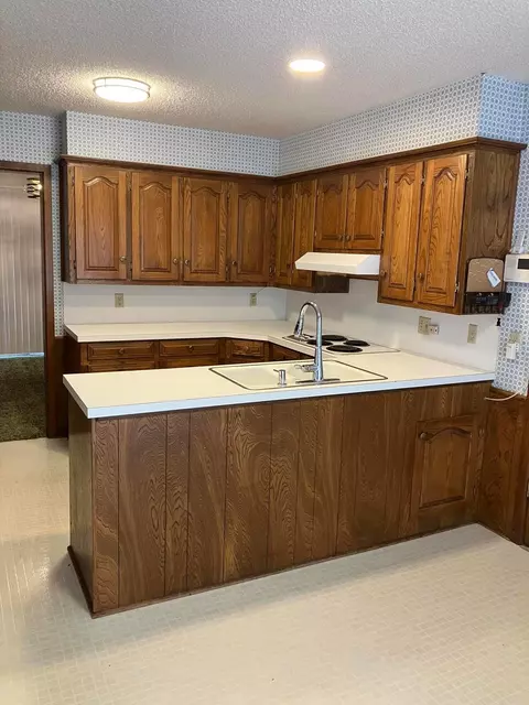 Kitchen - 2507 Holliday St, Plainview, TX 79072 photo 8 of 11