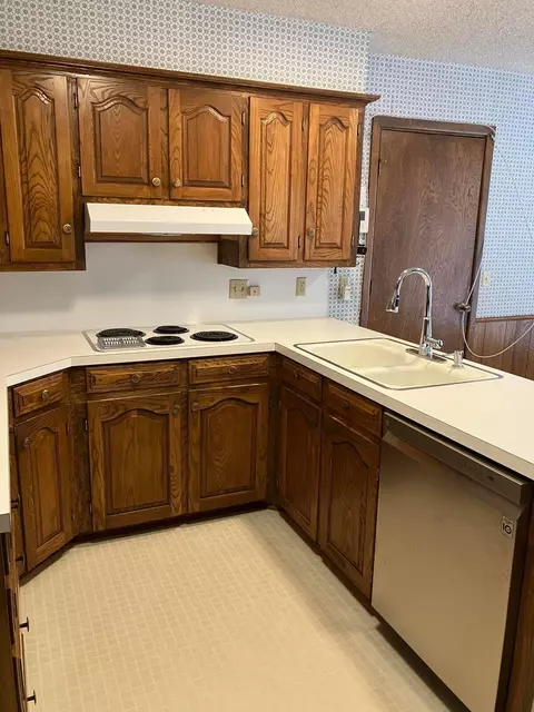 Kitchen - 2507 Holliday St, Plainview, TX 79072 photo 7 of 11