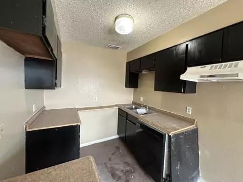 Kitchen - 100 Pecos Pl, Plainview, TX 79072 photo 3 of 4