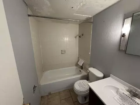 Bath - 100 Pecos Pl, Plainview, TX 79072 photo 1 of 3