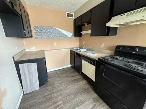 Kitchen - 100 Pecos Pl, Plainview, TX 79072 photo 1 of 4