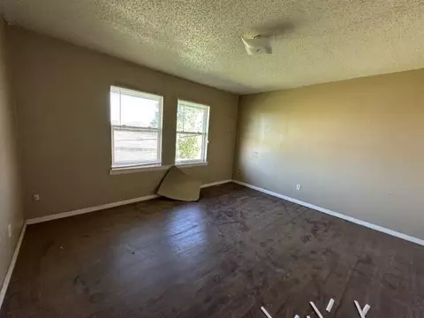 Living - 100 Pecos Pl, Plainview, TX 79072 photo 4 of 5