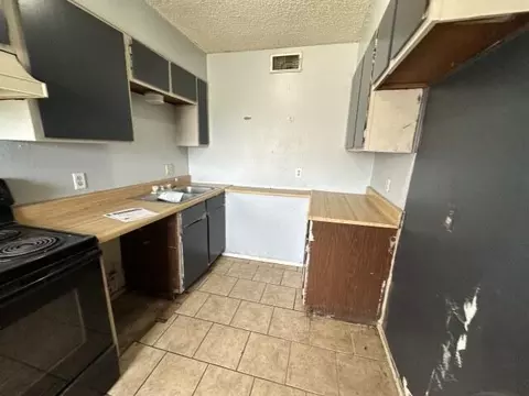 Kitchen - 100 Pecos Pl, Plainview, TX 79072 photo 2 of 4