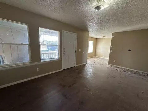 Living - 100 Pecos Pl, Plainview, TX 79072 photo 3 of 5