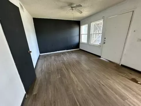 Living - 100 Pecos Pl, Plainview, TX 79072 photo 1 of 5