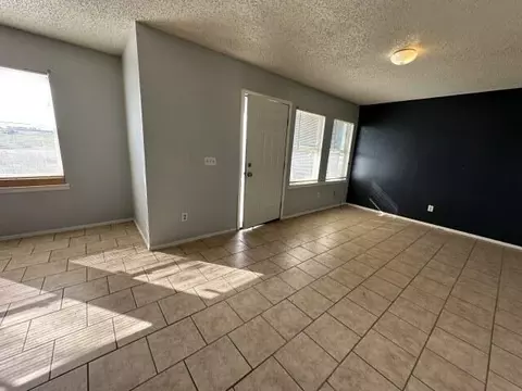 Living - 100 Pecos Pl, Plainview, TX 79072 photo 2 of 5