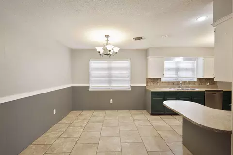 Dining - 812 Holliday St, Plainview, TX 79072 photo 1 of 2
