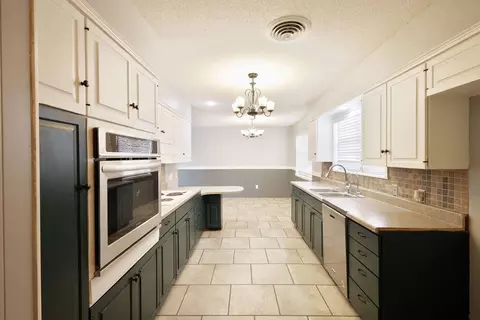 Kitchen - 812 Holliday St, Plainview, TX 79072 photo 2 of 2