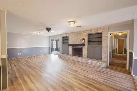 Living - 812 Holliday St, Plainview, TX 79072 photo 1 of 3