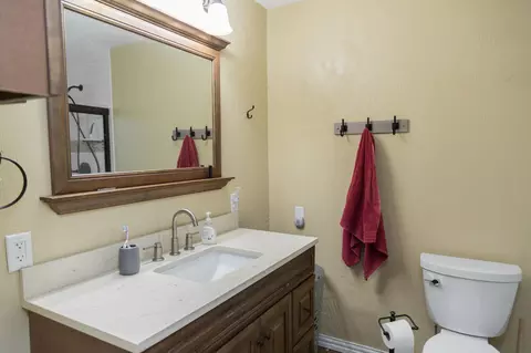 Bath - 904 Itasca St, Plainview, TX 79072 photo 5 of 9