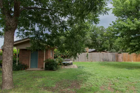 Exterior - 904 Itasca St, Plainview, TX 79072 photo 6 of 12