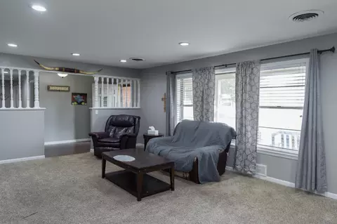 Living - 904 Itasca St, Plainview, TX 79072 photo 2 of 5